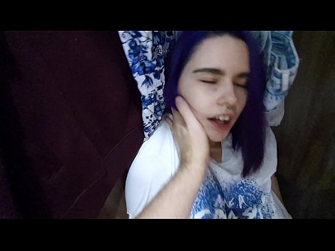 ❤️ Хоҳарамро дар ҷевон ёфт ва ба ӯ кӯмак кард ❤ Шлюсҳо дар мо ❌️